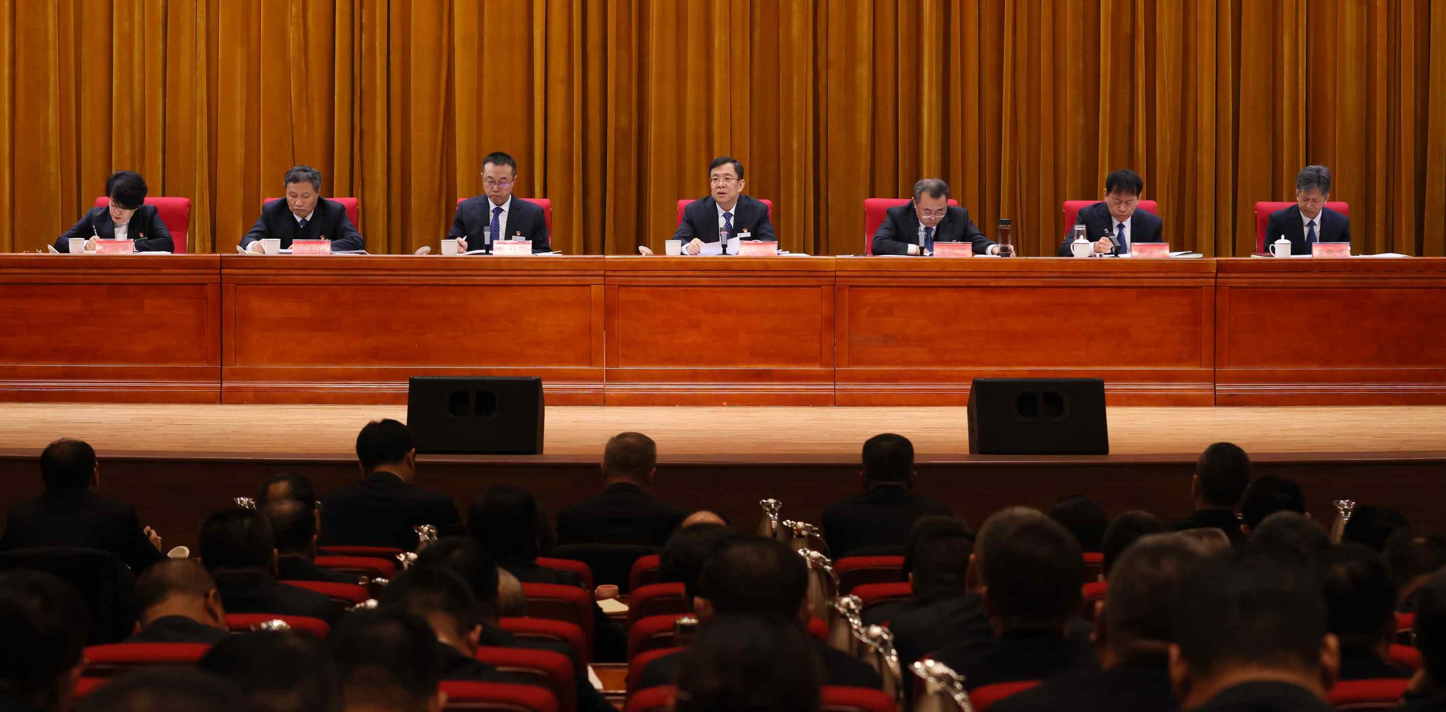 堅持強化黨建統(tǒng)領 堅定走高質(zhì)量發(fā)展道路 做踐行金融政治性人民性的排頭兵